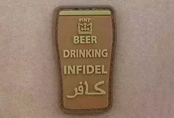 Naszywka 3D - Beer drinking infidel - Coyote